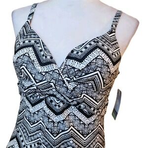 NWT Island Waves Tankini Swimsuit Top Womens‎ Sz 8 Geometric Print Bathing Suit